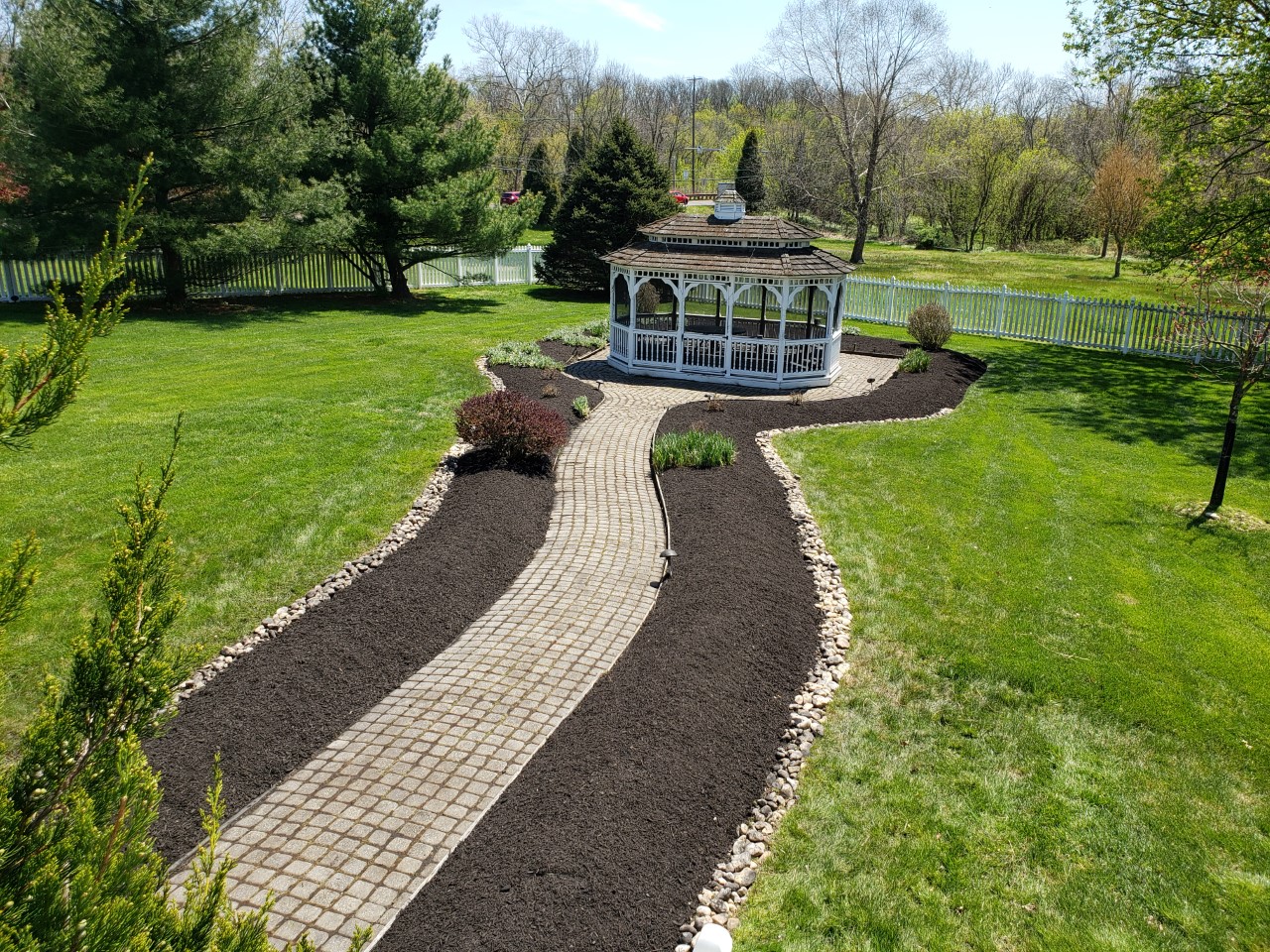PARADISE LANDSCAPE CONSTRUCTION INC logo